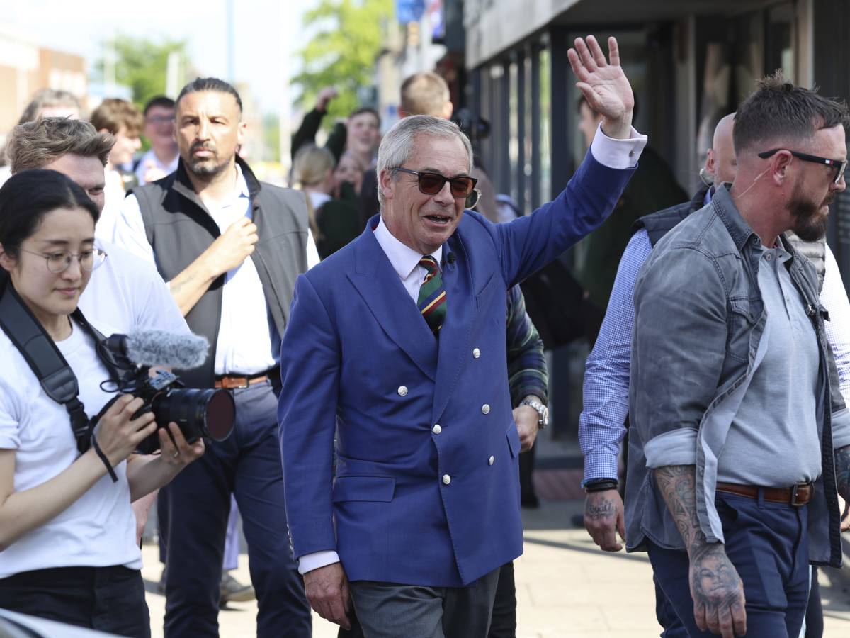 Svolta nel Regno Unito: il partito di Farage trionfa alle amministrative e punta al governo Svolta nel Regno Unito: il partito di Farage trionfa alle amministrative e punta al governo