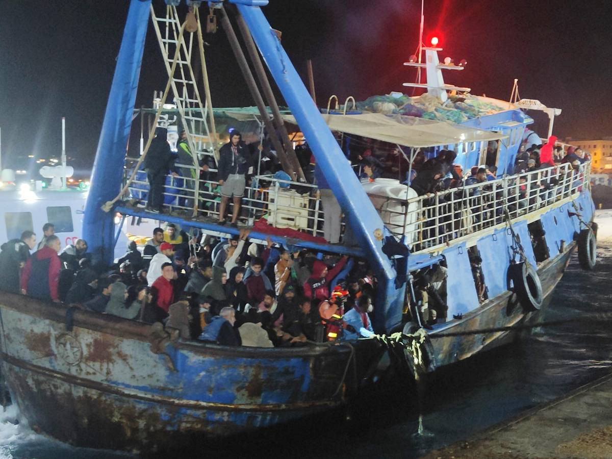 Soldi, querele e toghe amiche: ecco il sistema pro clandestini Soldi, querele e toghe amiche: ecco il sistema pro clandestini