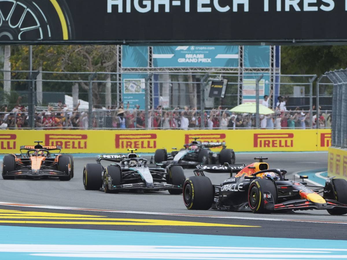 F1, a Miami domina Piastri. Disastro Ferrari, mezza lite tra Leclerc e Hamilton F1, a Miami domina Piastri. Disastro Ferrari, mezza lite tra Leclerc e Hamilton
