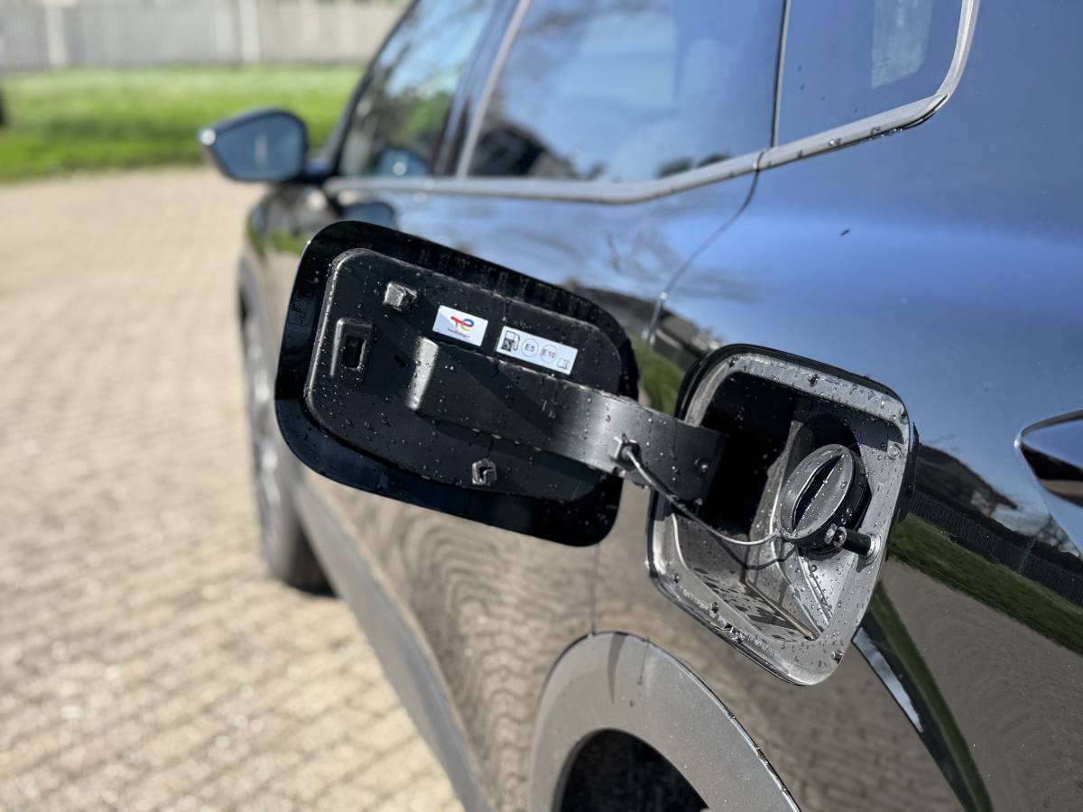 Citroen C4 X 2025: guarda la gallery del crossover coupè, anche ibrido 12