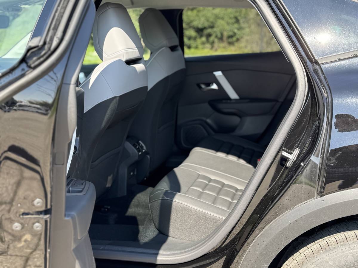 Citroen C4 X 2025: guarda la gallery del crossover coupè, anche ibrido 13