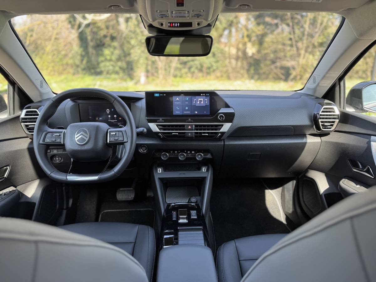 Citroen C4 X 2025: guarda la gallery del crossover coupè, anche ibrido 18