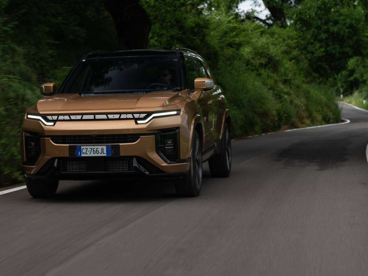 KGM Actyon, il SUV della "nuova era": primo contatto su strada KGM Actyon, il SUV della "nuova era": primo contatto su strada