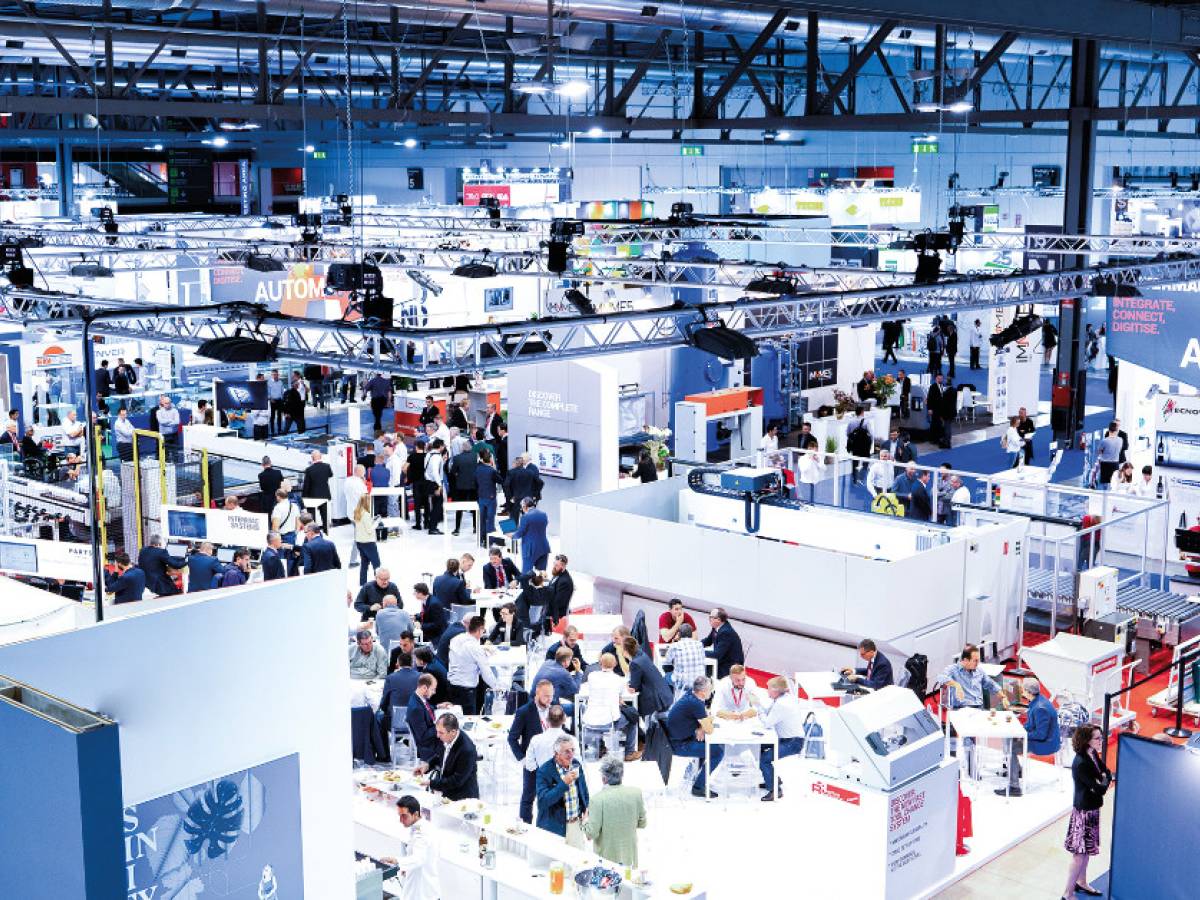 Vitrum-espositori-Fiera Milano