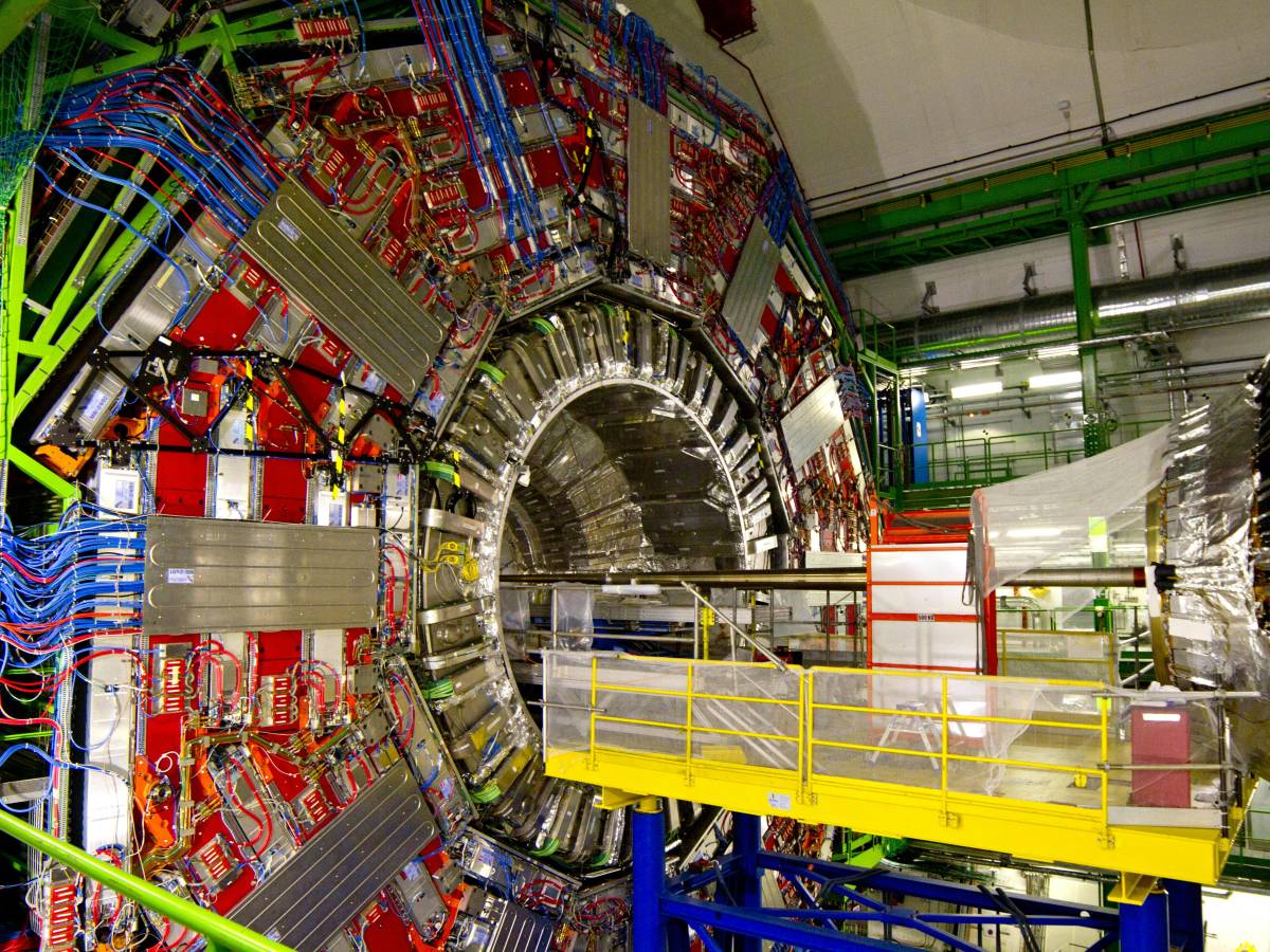 Il sogno degli alchimisti è realtà, il Cern trasforma il piombo in oro, ecco come: il traguardo storico Il sogno degli alchimisti è realtà, il Cern trasforma il piombo in oro, ecco come: il traguardo storico