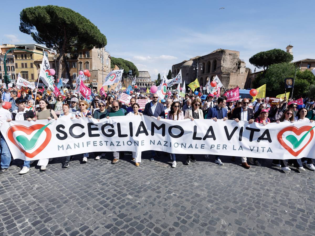 Piazza per la Vita a Roma: Allarme di Fontana: “Serve una svolta contro il declino demografico” Piazza per la Vita a Roma: Allarme di Fontana: “Serve una svolta contro il declino demografico”