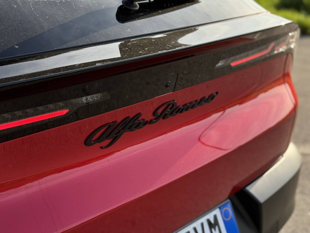 Alfa Romeo Junior Veloce: la gallery del crossover sportivo elettrico da 280 CV 8