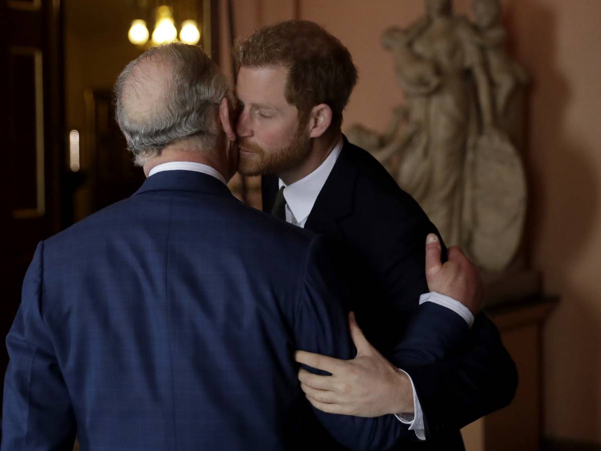 il principe harry e la vendetta di un figlio sul padre per cercare attenzioni