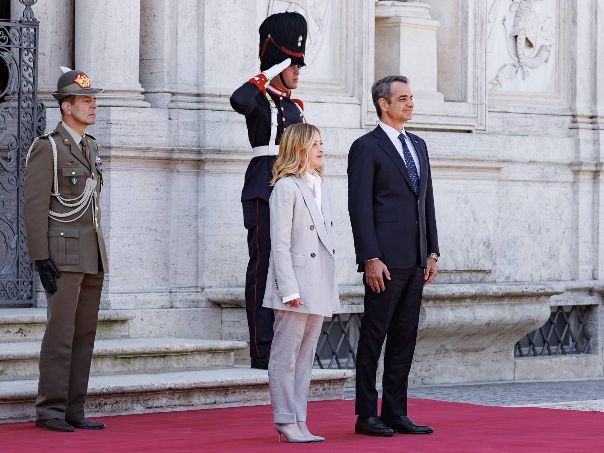 Migranti, accordo Italia Grecia. Meloni: "Insieme per consolidare cambio approccio Ue" Migranti, accordo Italia Grecia. Meloni: "Insieme per consolidare cambio approccio Ue"