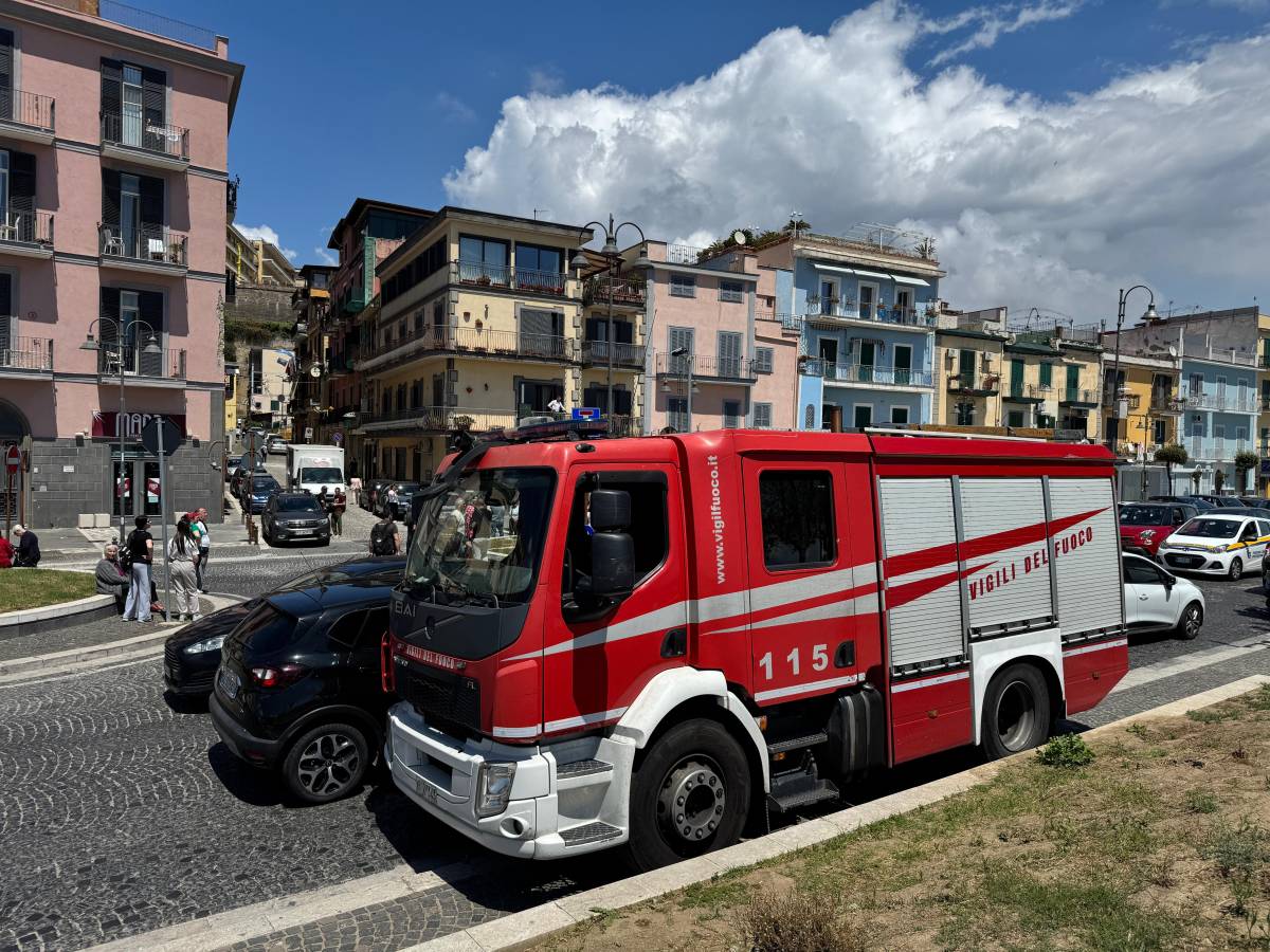 campi flegrei forte scossa di terremoto paura a napoli