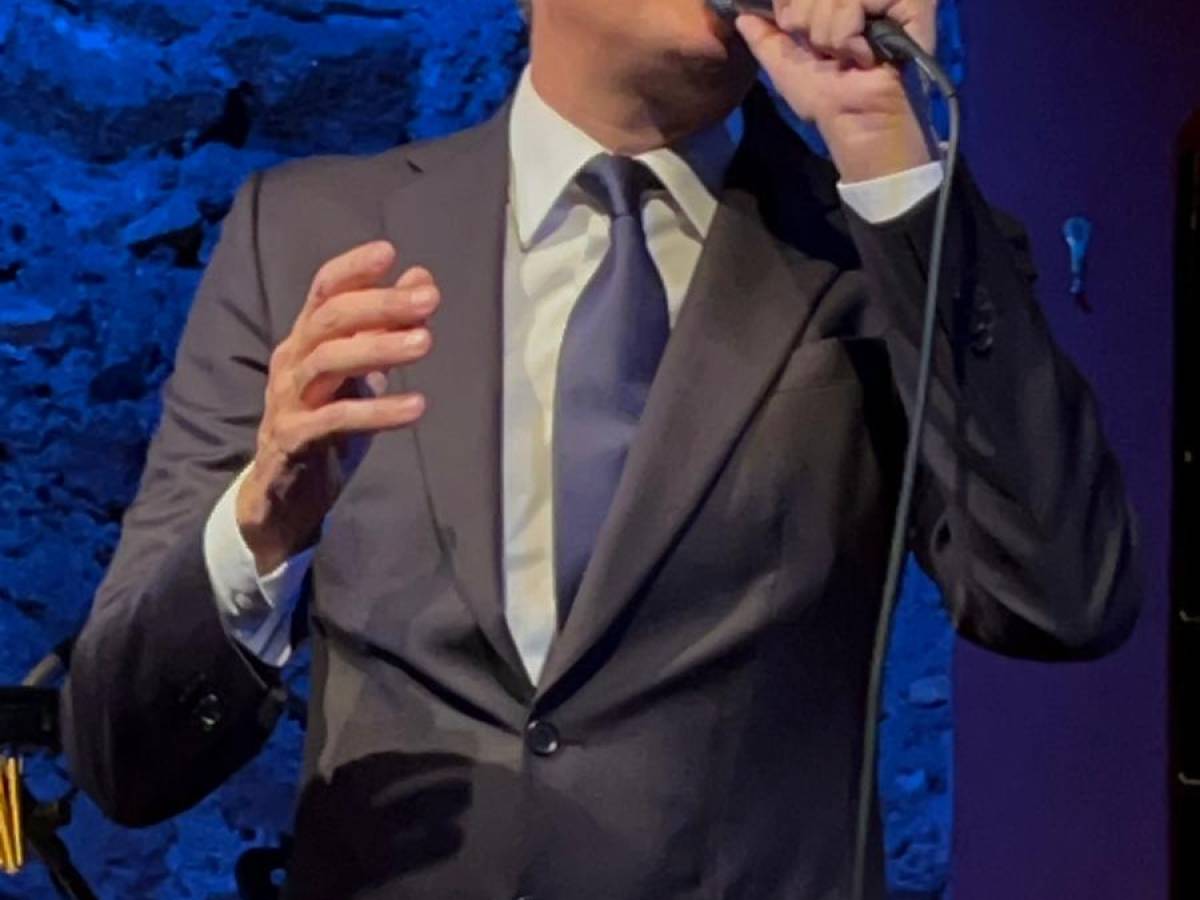 "Certi party". Simone Baldelli canta la "sua" mondanità "Certi party". Simone Baldelli canta la "sua" mondanità