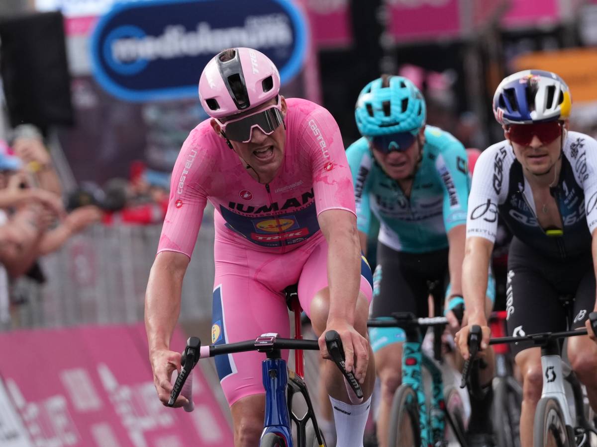 Giro d’Italia, fuga spettacolare di Bais e Milesi. A Matera vince ancora Pedersen Giro d’Italia, fuga spettacolare di Bais e Milesi. A Matera vince ancora Pedersen
