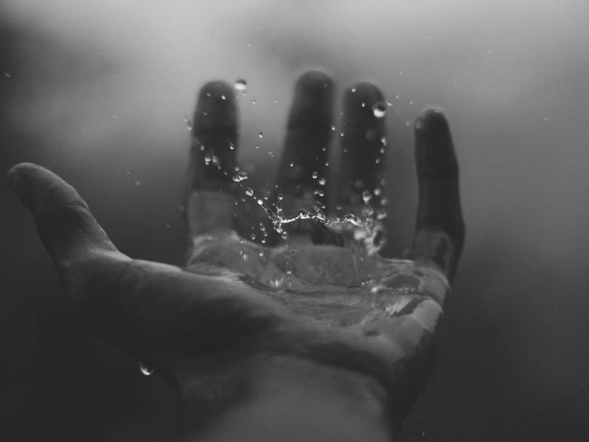 Perché le dita si raggrinziscono in acqua? Il vero motivo (ma non ditelo ai bambini) Perché le dita si raggrinziscono in acqua? Il vero motivo (ma non ditelo ai bambini)
