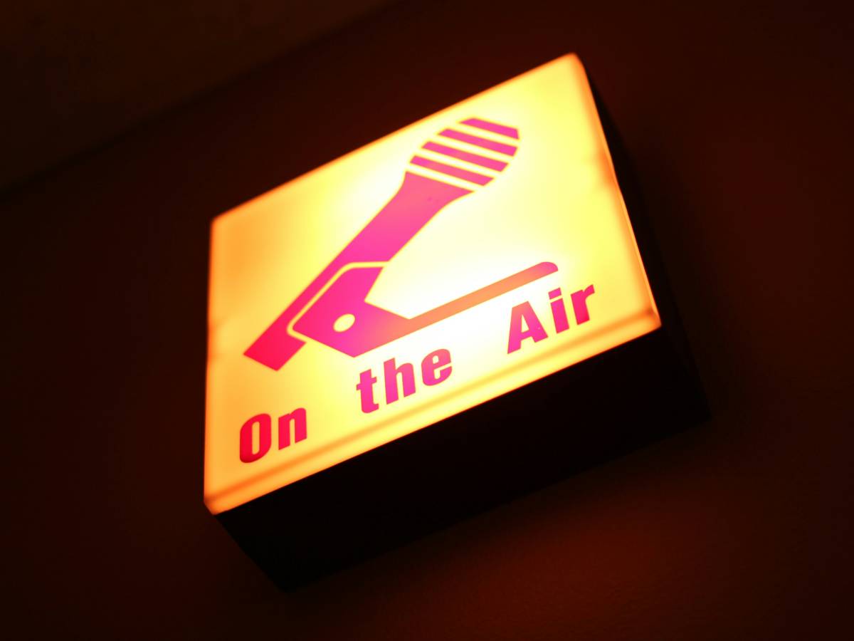 La follia delle auto senza radio La follia delle auto senza radio