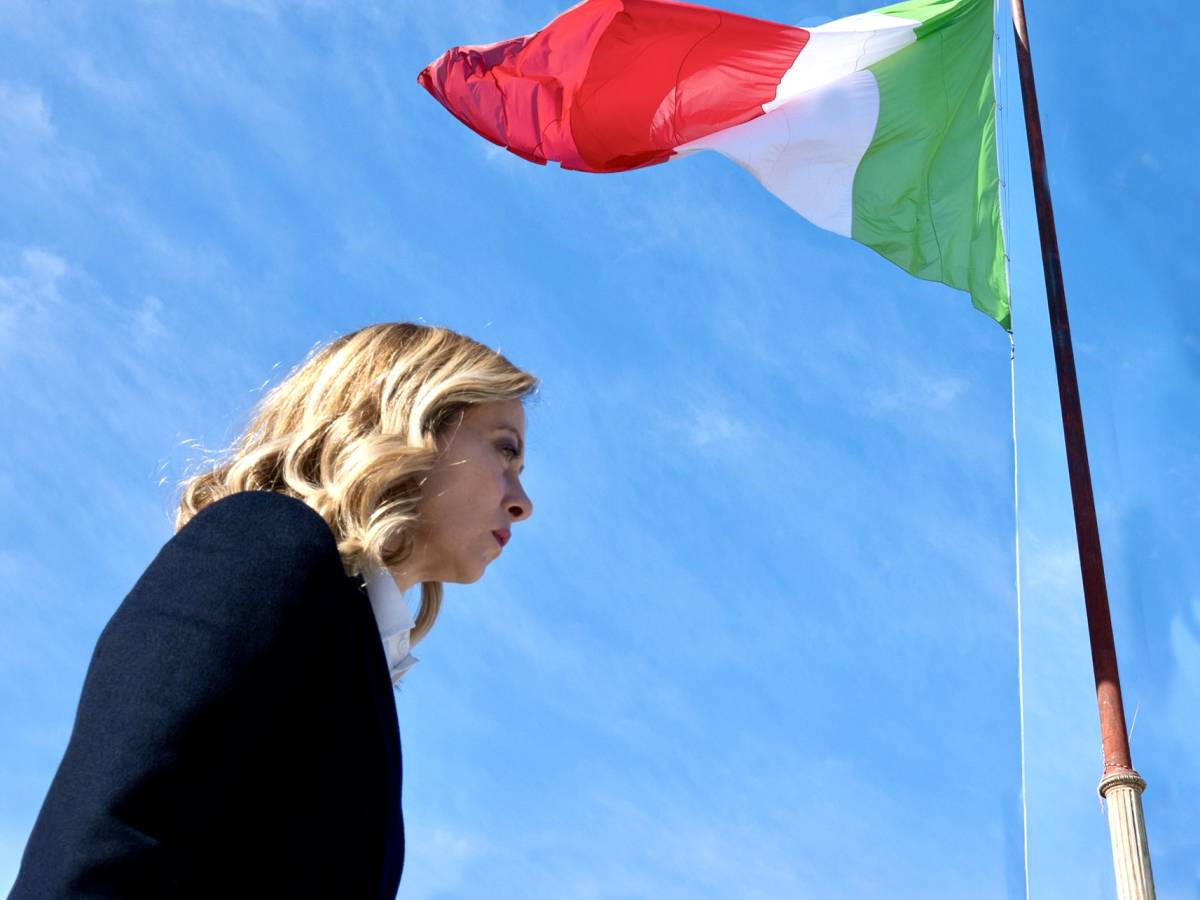 Meloni celebra il 2 giugno: "Onorare chi ha dato la vita per l