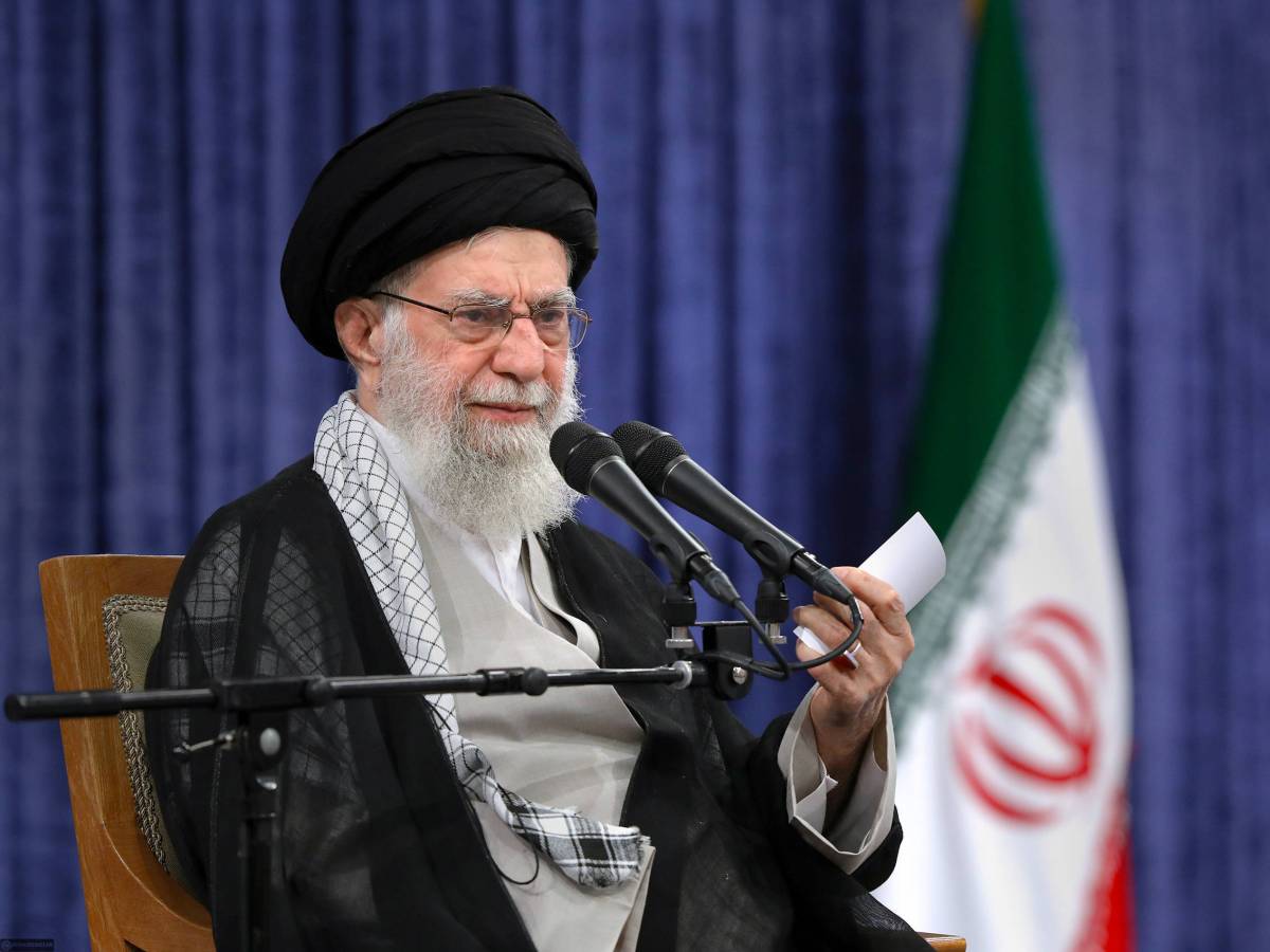 iran khamenei prepara la successione chi sono i tre eredi in caso di morte