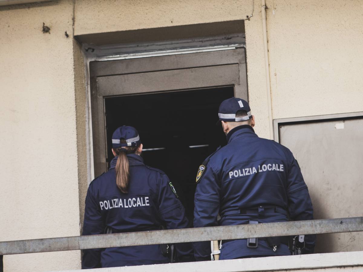 occupa una casa arrestato grazie al dl sicurezza ma la toga lo libera non 232 grave