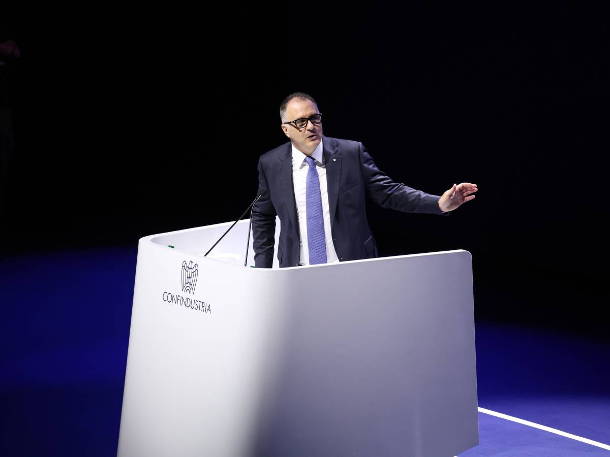 La produzione industriale torna a crescere dopo più di due anni La produzione industriale torna a crescere dopo più di due anni