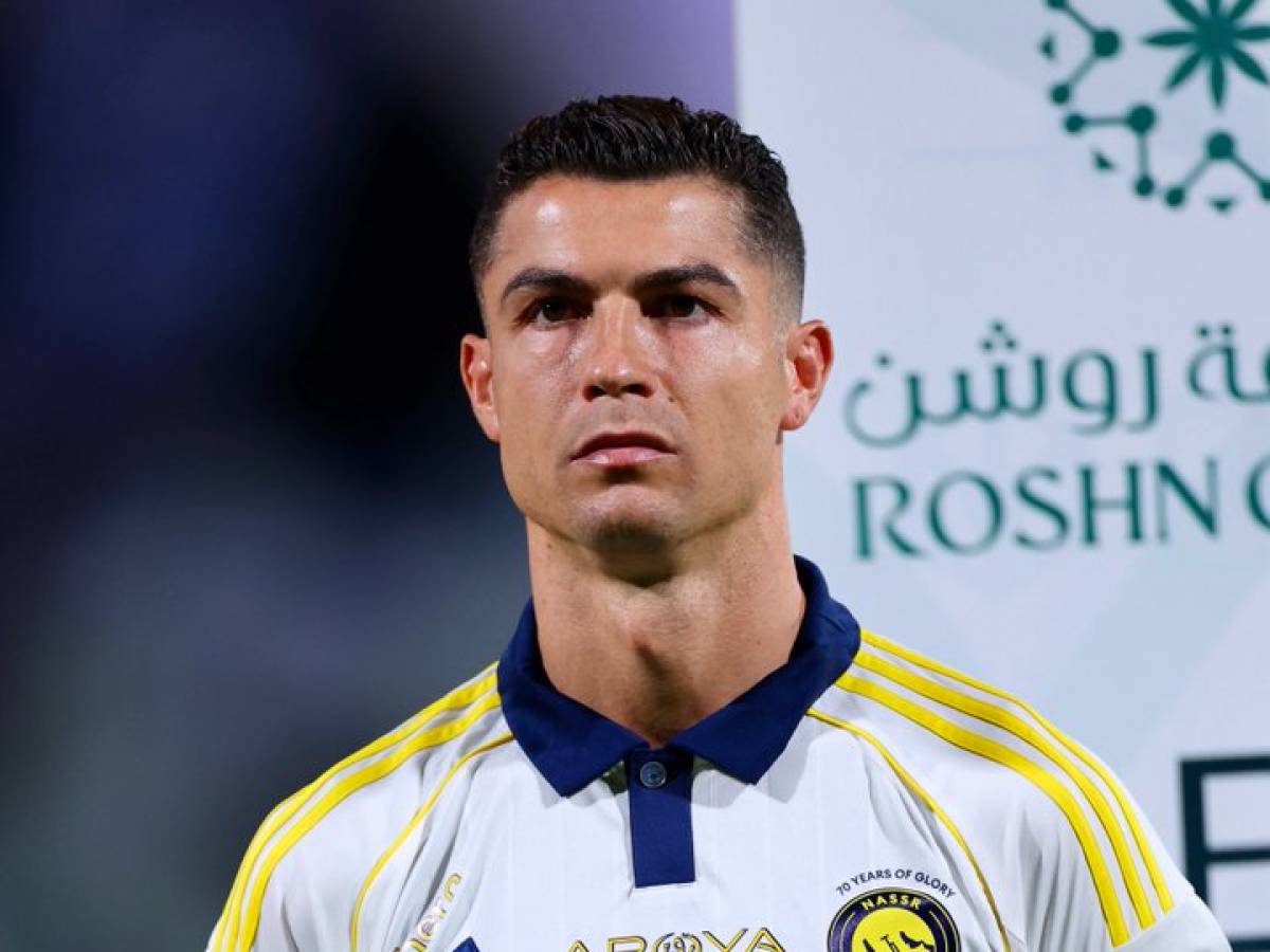 Non solo stipendio: cosa prevede il faraonico contratto di Ronaldo, tra jet privati, cuochi autisti e giardinieri Non solo stipendio: cosa prevede il faraonico contratto di Ronaldo, tra jet privati, cuochi autisti e giardinieri