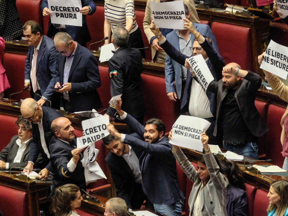 dl sicurezza verso un decreto per abrogare gli incentivi tajani si trovano sempre soluzioni da Ilgiornale.it dl sicurezza verso un decreto per abrogare gli incentivi tajani si trovano sempre soluzioni