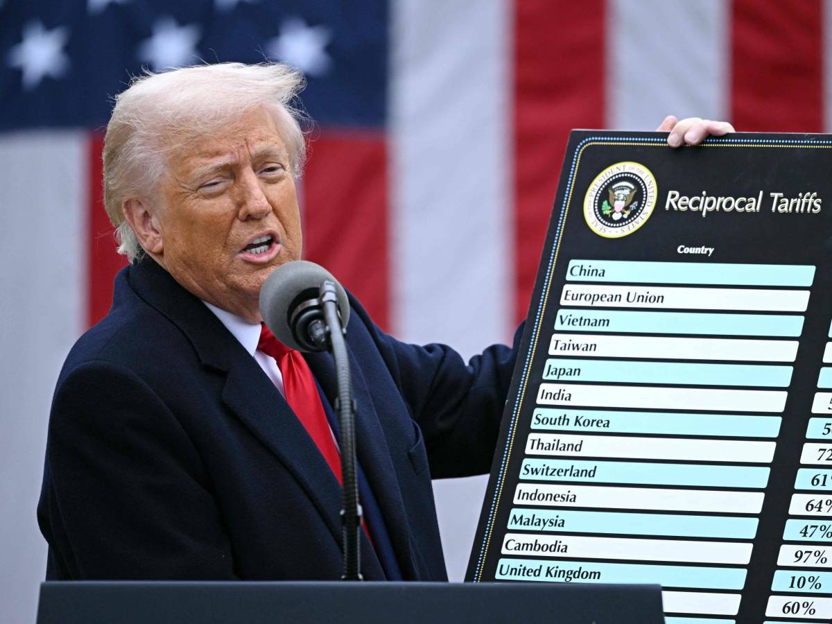 Trump rilancia la guerra dei dazi: acciaio e alluminio al 50%, l’Europa valuta ritorsioni