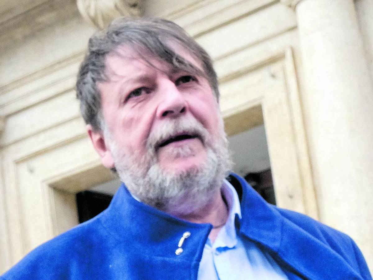paragon rescinde il contratto con i nostri 007 l ira di casarini e ordine dei giornalisti