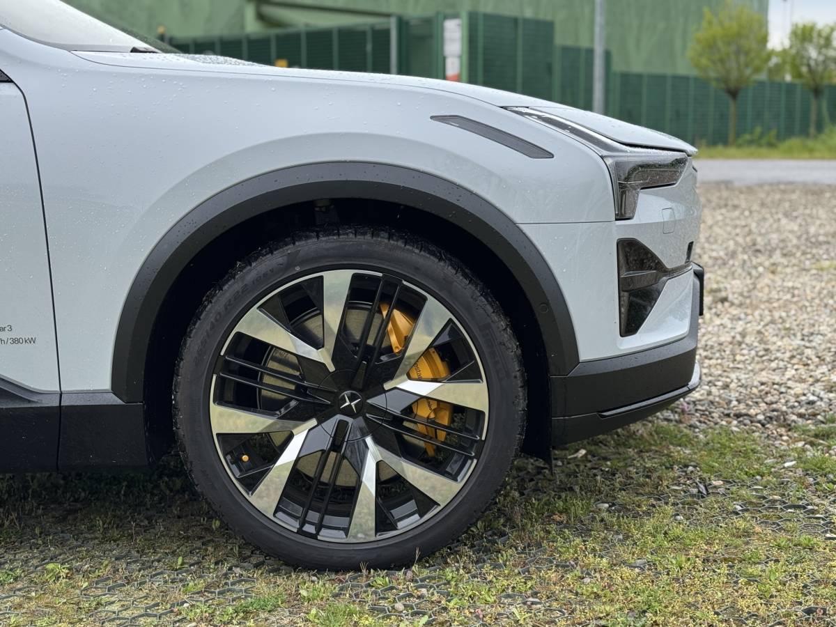 Polestar 3 Long Range AWD, la gallery del super SUV elettrico da 517 CV 6