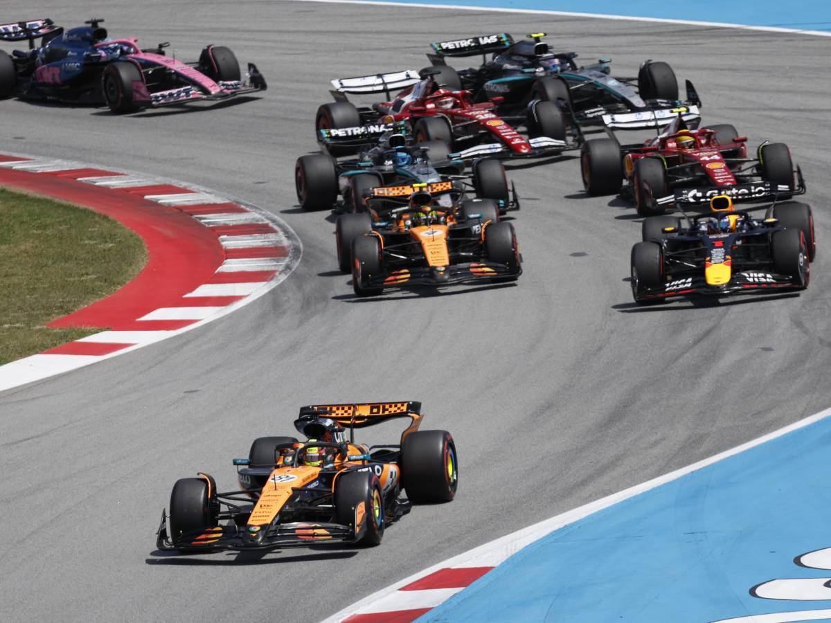 F1, doppietta McLaren in Spagna ma la Ferrari c’è. Leclerc terzo dietro Piastri e Norris F1, doppietta McLaren in Spagna ma la Ferrari c’è. Leclerc terzo dietro Piastri e Norris