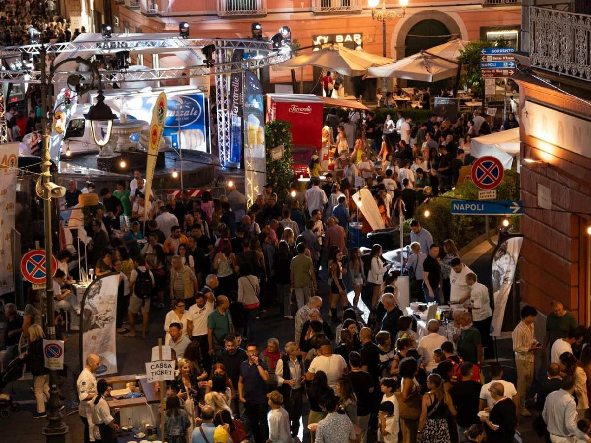 Vico Equense, una festa di sapori (e di solidarietà) Vico Equense, una festa di sapori (e di solidarietà)