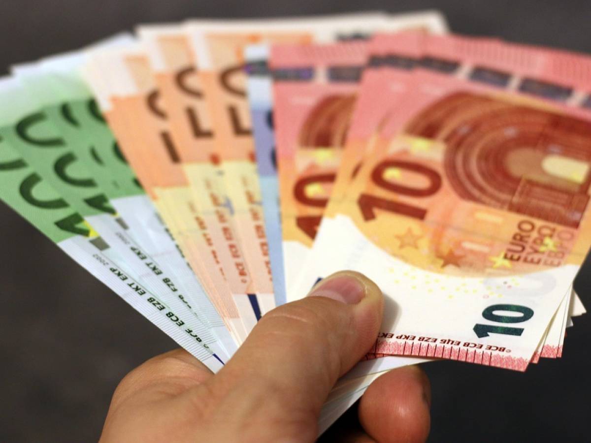 Sai riconoscere una banconota falsa? Ecco il metodo della Bce Sai riconoscere una banconota falsa? Ecco il metodo della Bce