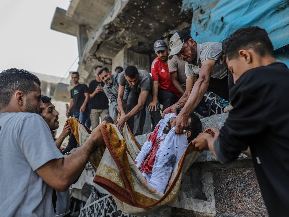 Nuova strage della fame a Gaza. In coda per gli aiuti: uccisi in 27 Nuova strage della fame a Gaza. In coda per gli aiuti: uccisi in 27