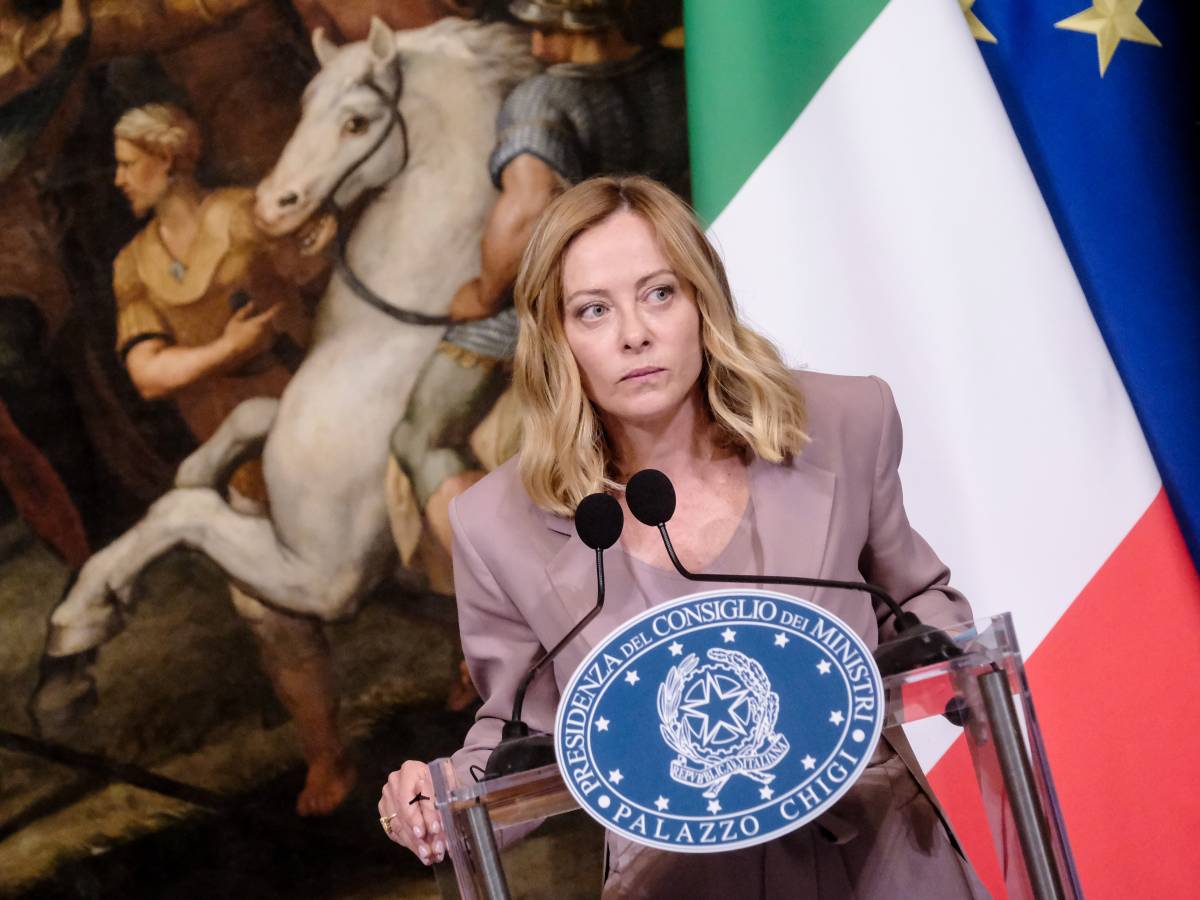 "Sì, criminalizziamo chi delinque". Stoccata di Meloni ai giornalisti di sinistra "Sì, criminalizziamo chi delinque". Stoccata di Meloni ai giornalisti di sinistra