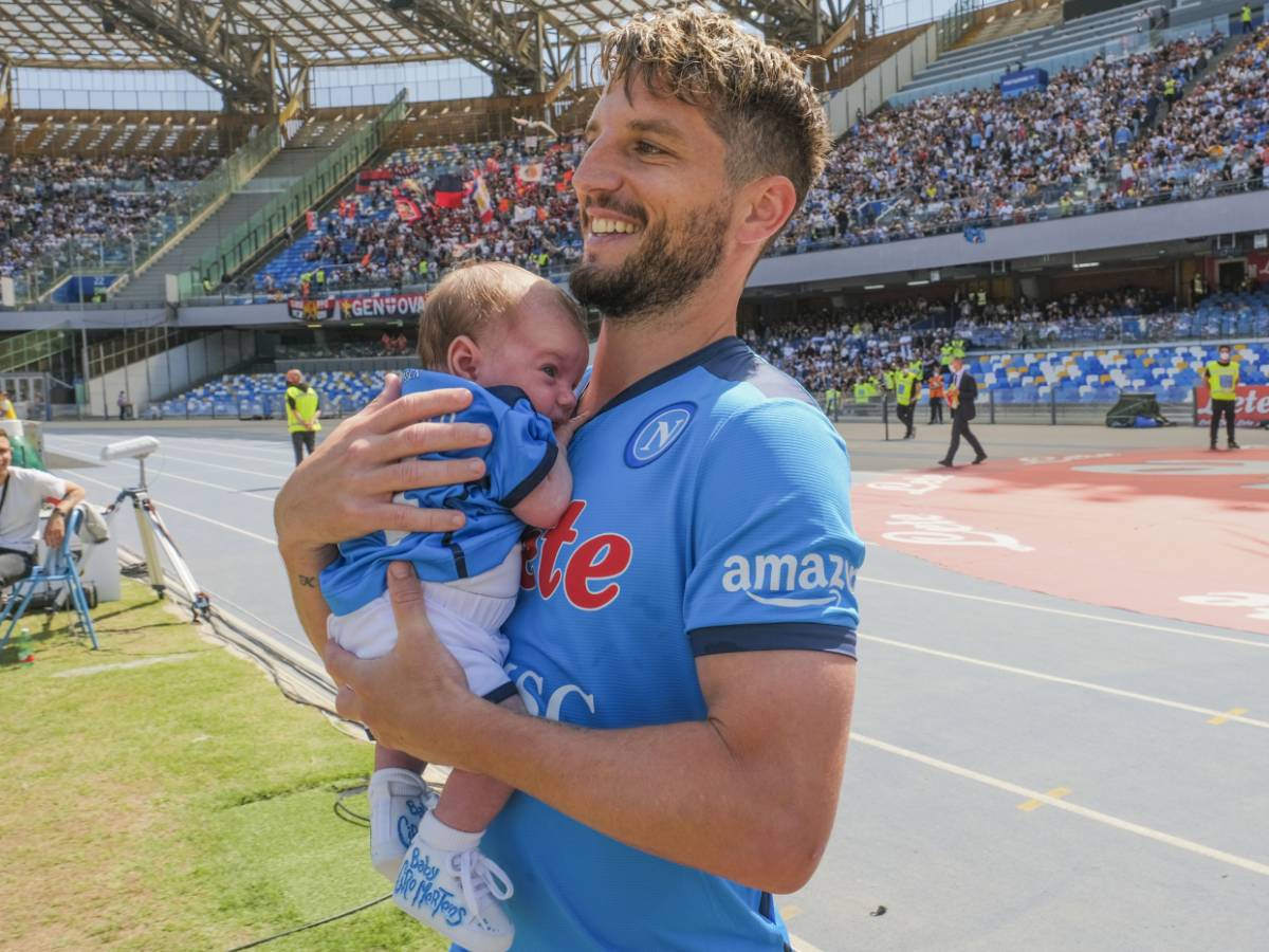 Mertens, cittadino onorario di Napoli e papà di Ciro: "Vorrei che nascesse qua anche mia figlia" Mertens, cittadino onorario di Napoli e papà di Ciro: "Vorrei che nascesse qua anche mia figlia"