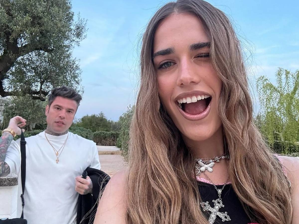 fedez clara e la foto del bacio che scatena il gossip