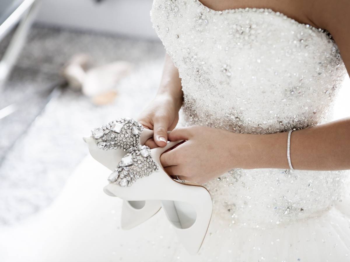 Perché le spose si vestono di bianco? La tradizione nata con la regina Vittoria Perché le spose si vestono di bianco? La tradizione nata con la regina Vittoria