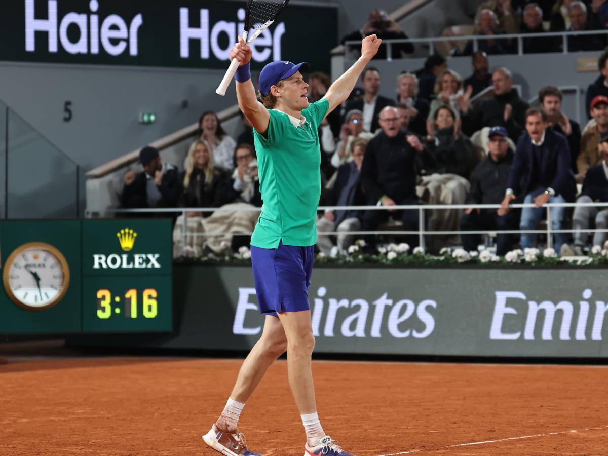 Sinner asfalta Djokovic e va in finale Sinner asfalta Djokovic e va in finale