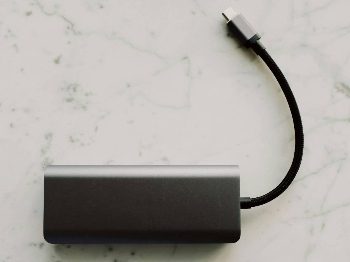 Si può portare il powerbank in aereo? Da Rayanair a Easyjet, tutto quello che c Si può portare il powerbank in aereo? Da Rayanair a Easyjet, tutto quello che c
