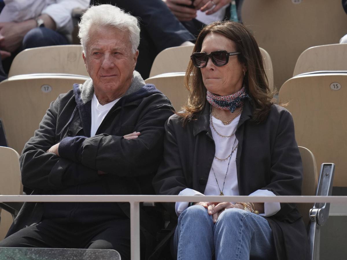 Dustin Hoffman, chi è la moglie seduta accanto a lui ai Roland Garros Dustin Hoffman, chi è la moglie seduta accanto a lui ai Roland Garros