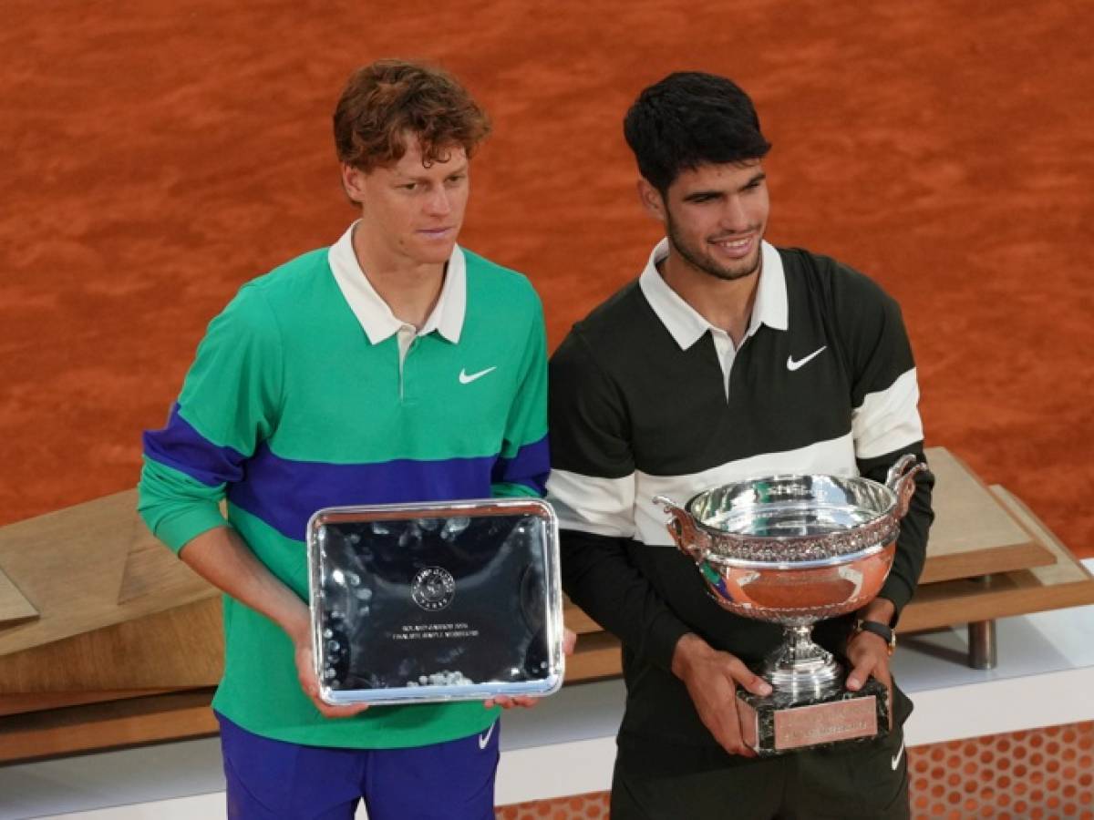 Roland Garros, è Alcaraz il re di Parigi: Sinner sconfitto al super tie break del quinto set Roland Garros, è Alcaraz il re di Parigi: Sinner sconfitto al super tie break del quinto set
