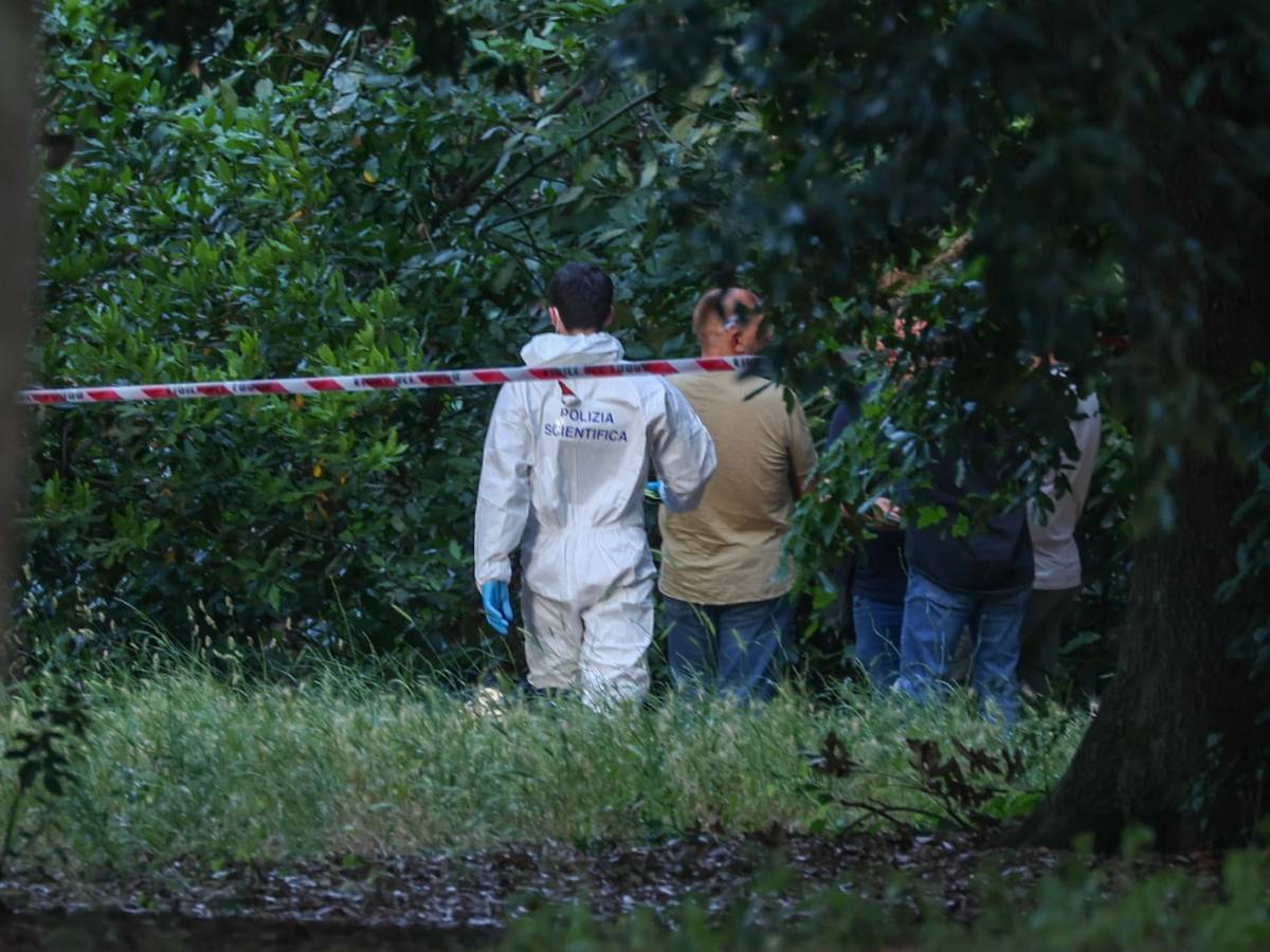 La bimba strangolata, la donna morta 4 giorni prima. Caccia all La bimba strangolata, la donna morta 4 giorni prima. Caccia all