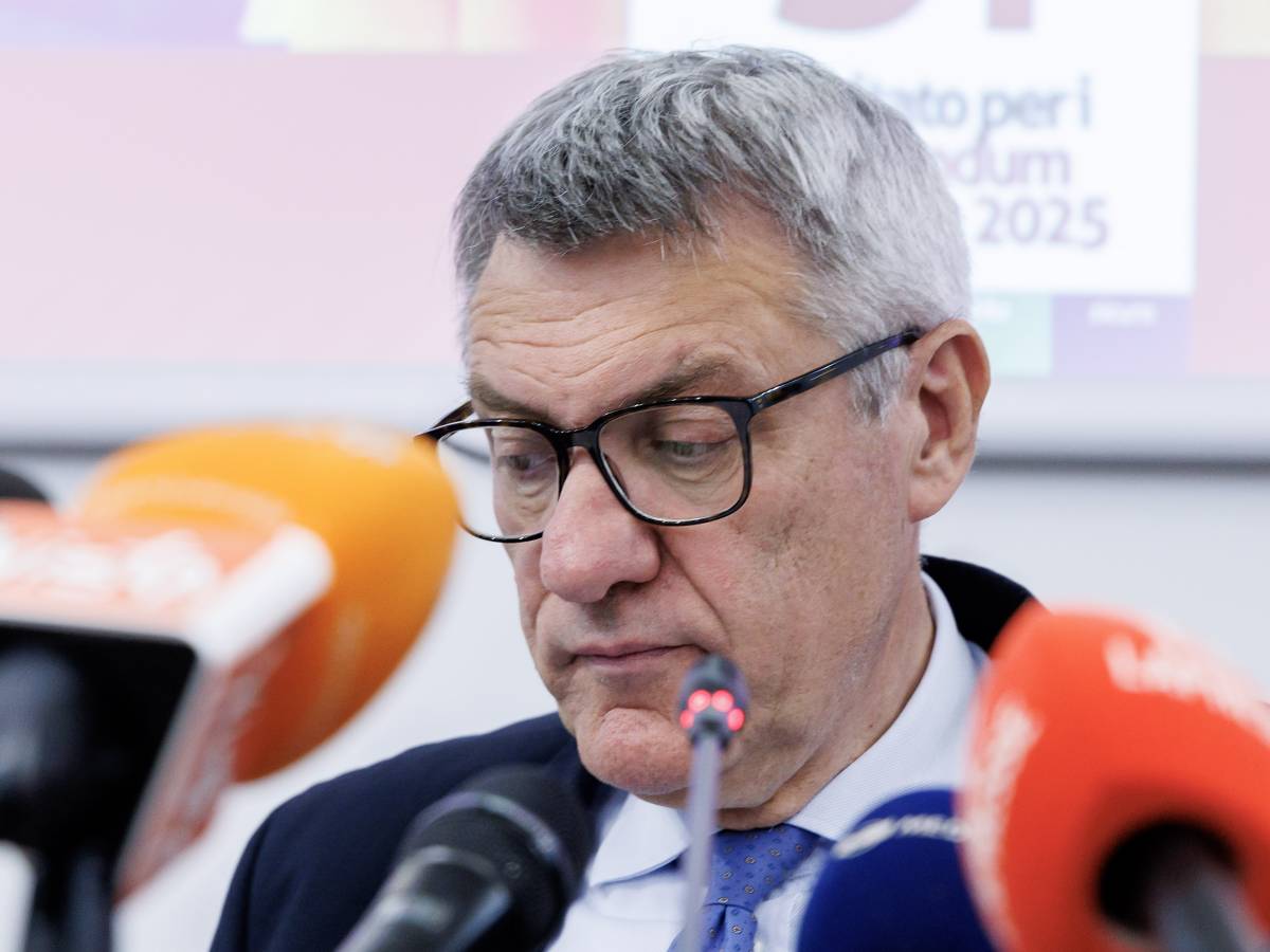 "La Cgil fa politica, ecco la verità". La denuncia delle dipendenti di Max Mara "La Cgil fa politica, ecco la verità". La denuncia delle dipendenti di Max Mara