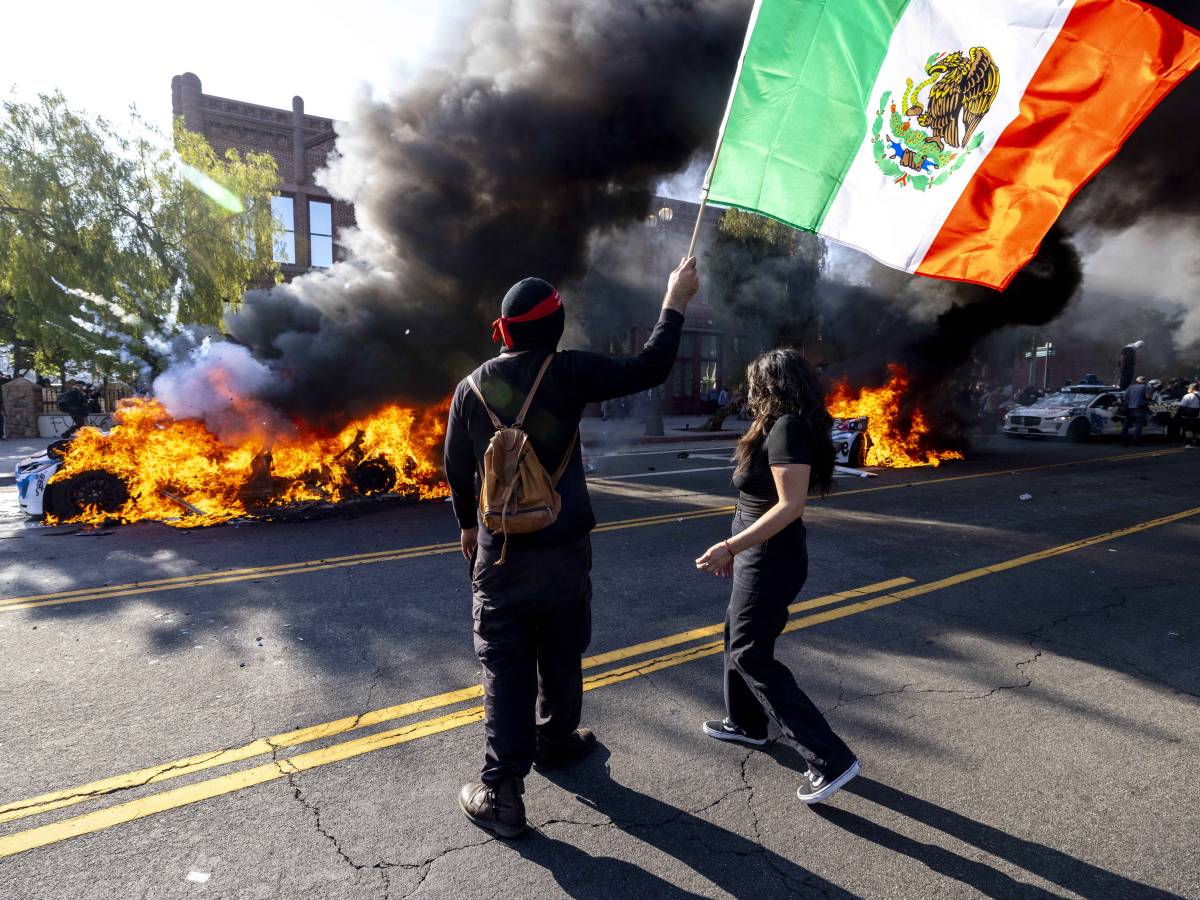 Migranti e rivolte, ira Trump. "Arresterei il governatore" Migranti e rivolte, ira Trump. "Arresterei il governatore"