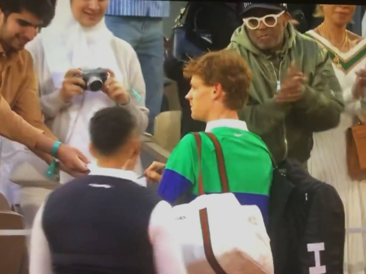 chi 232 il regista con gli occhiali che sinner ha snobbato al roland garros