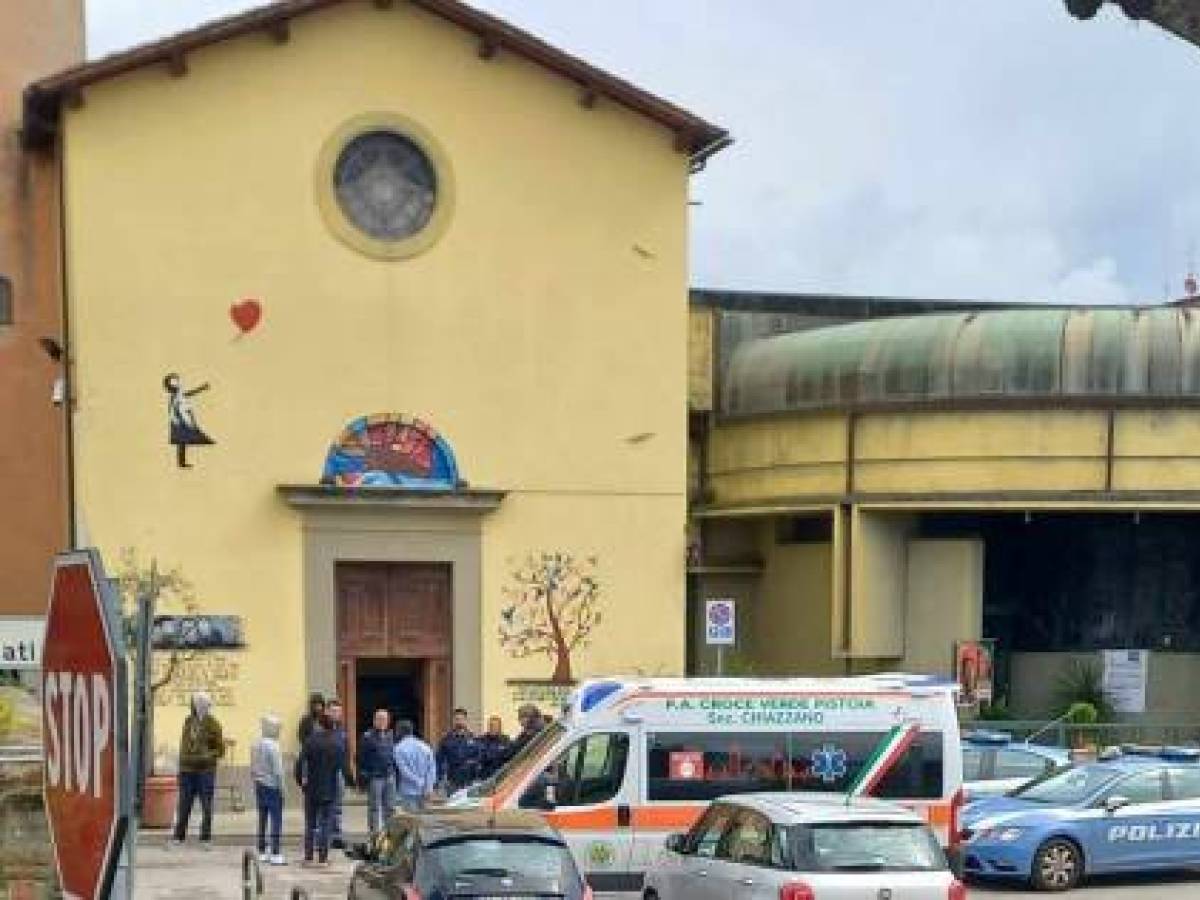 brucerai all inferno insulti e odio contro il sindaco che sgombera la parrocchia dei migranti