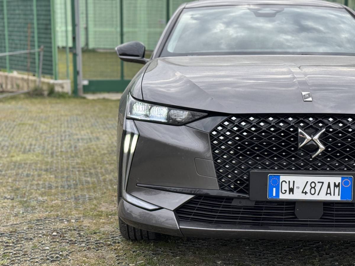 DS 4 Hybrid, guarda la gallery della berlina premium francese 5