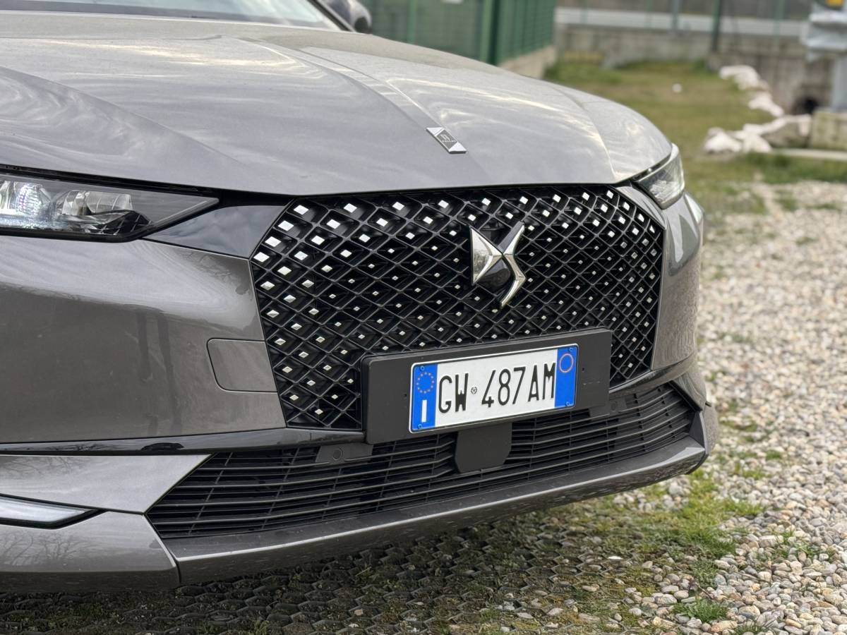 DS 4 Hybrid, guarda la gallery della berlina premium francese 6