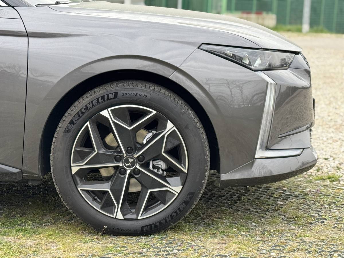 DS 4 Hybrid, guarda la gallery della berlina premium francese 7