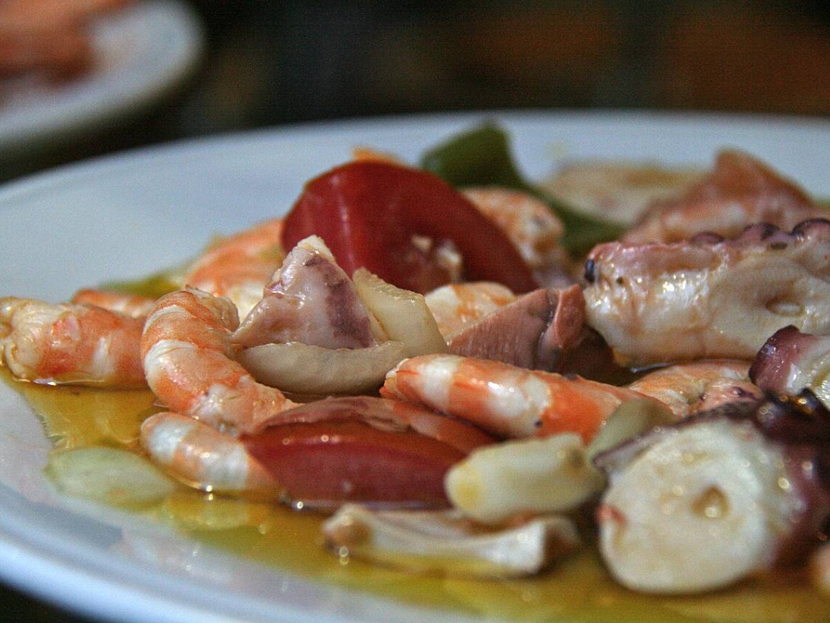 allarme listeria lidl e aldi ritirano queste insalate di mare dai supermercati i lotti a rischio