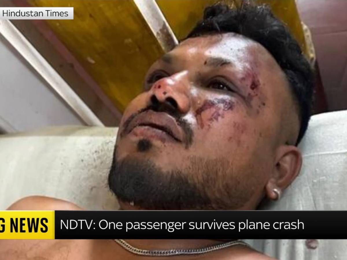 Incidente aereo in India, le prime parole del sopravvissuto: "Circondato dai morti" Incidente aereo in India, le prime parole del sopravvissuto: "Circondato dai morti"