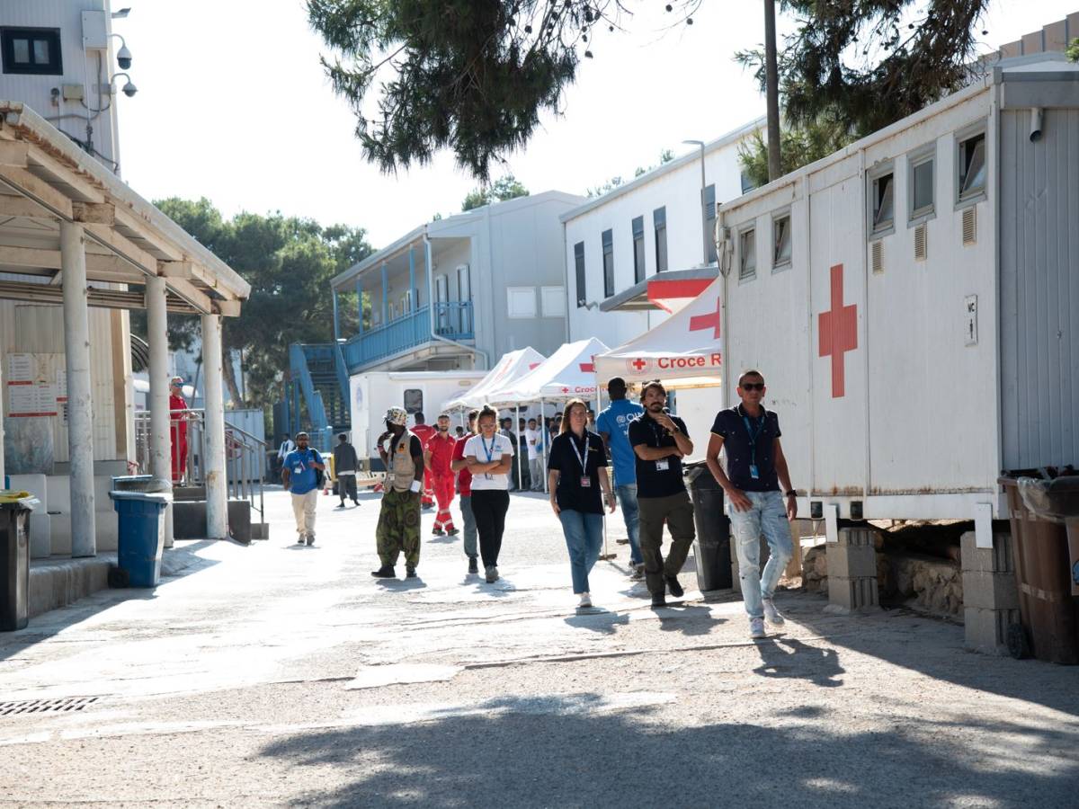 "Ha cambiato il proprio volto". Così Lampedusa è tornata a vivere "Ha cambiato il proprio volto". Così Lampedusa è tornata a vivere